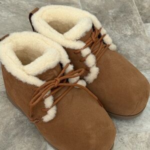 UGG Brown Shoes with Plush Cream Lining (Size 7)